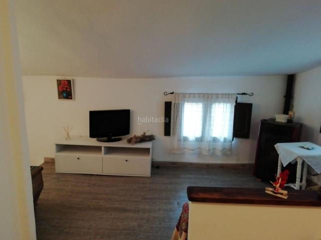 Casa adosada en venta en Valbona. tipica casa de pueblo totalmente reformada + garaje 2 coches. Casas adosadas.