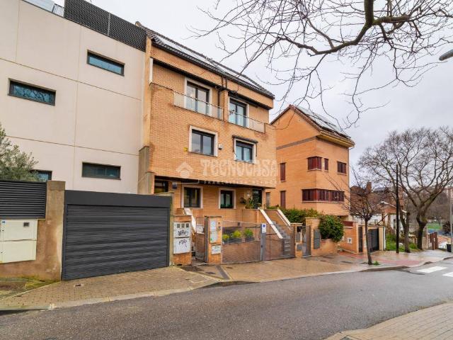 Casa adosada en Venta en Valdezarza