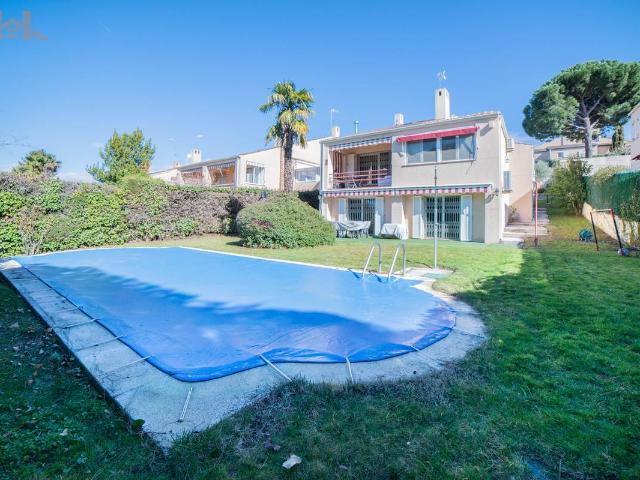 Casa adosada en Venta en Valdecabañas