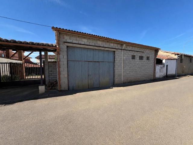 Casa adosada en Venta en Valdefresno
