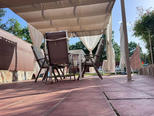 Casa adosada en venta en Valdemorillo, Mojadillas Parque de las Infantas El Paraiso. ? Espectacular chalet adosado con piscina y jardín espacio, privacidad y calidad de vida en la Sierra de Madrid.