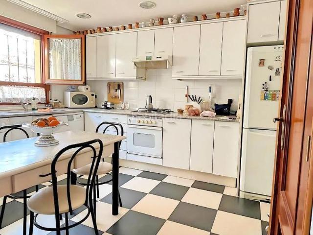 Casa adosada en venta en Valdemoro, Centro. FABULOSO CHALET EN EL CENTRO DE VALDEMORO. Casas adosadas.