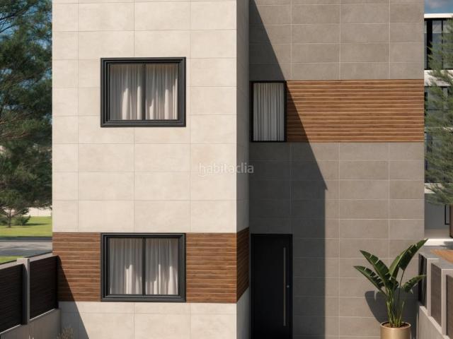 Casa adosada en venta en Valdemoro, Hospital. CHALET ADOSADO DE 2 PLANTAS VALDEMORO MADRID AMPLIABLE. Casas adosadas.