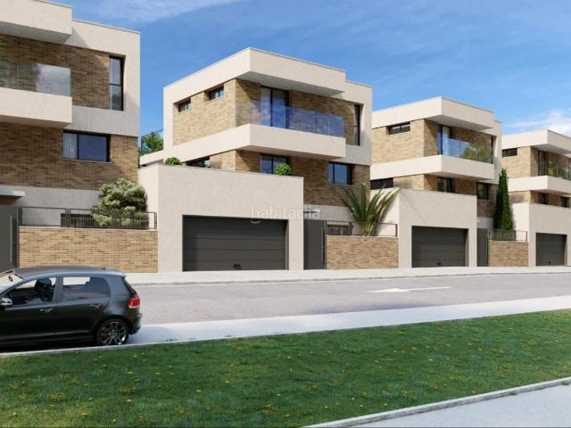 Casa adosada en venta en Valdemoro, Hospital. CHALET ADOSADO DE 2 PLANTAS EN VALDEMORO AMPLIABLE. Casas adosadas.