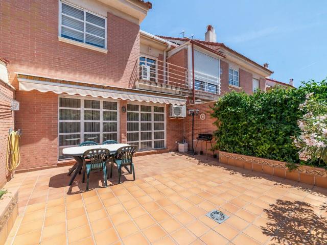 Casa adosada en Venta en Valdepelayo Montepinos Arroyo Culebro