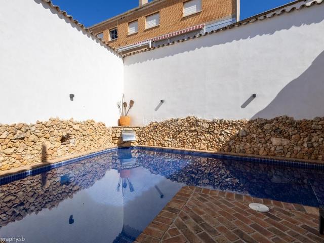 Casa adosada en venta en Valdepeñas. Casas adosadas.