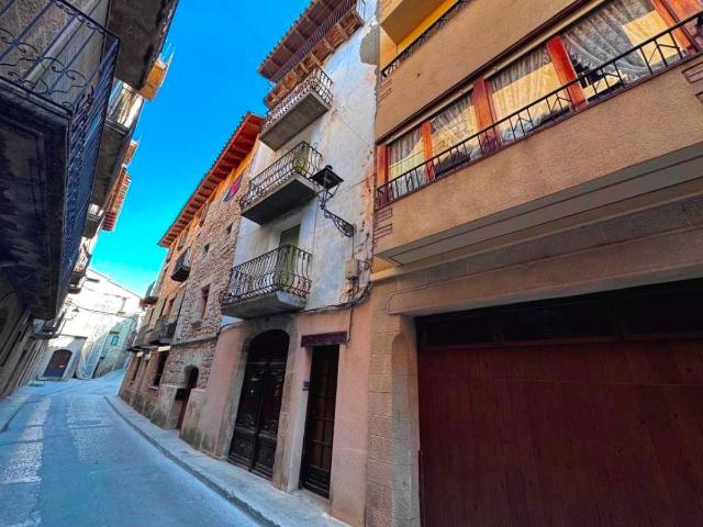 Casa adosada en Venta en Valderrobres