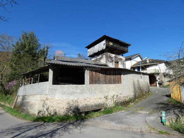 Casa adosada en venta en Valdés. VENTA DE CASA ADOSADA CON PANERA, ANEXOS Y FINCA DE 1500 M2. Casas adosadas.