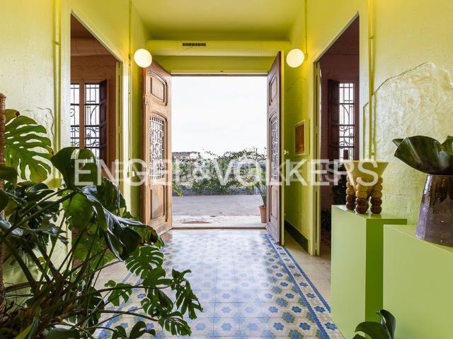 Casa adosada en venta en Valencia, Poble Nou. Vanguardia artística y herencia histórica en la huerta valenciana. Casas adosadas.