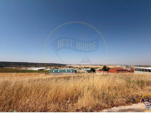 CASA ADOSADA EN VENTA EN VALERA DE ABAJO