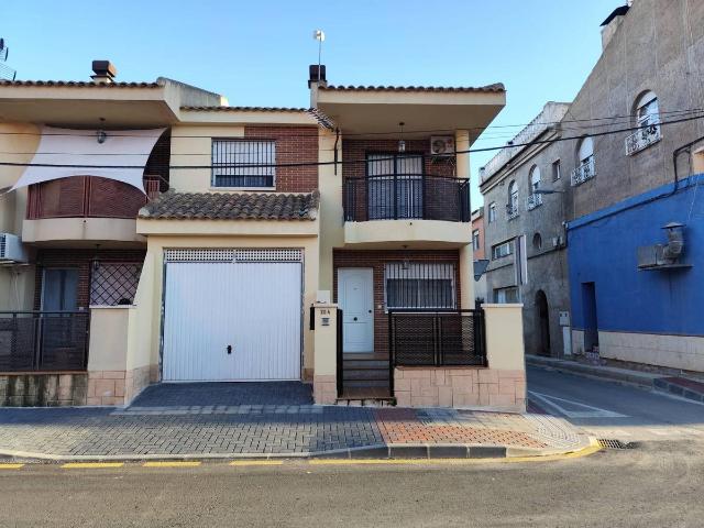 Casa adosada en Venta en Valladolises y Lo Jurado
