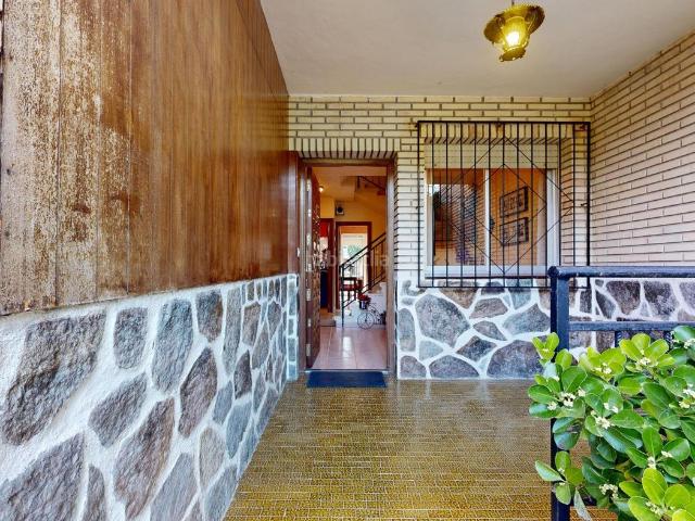 Casa adosada en venta en Valle de Mena. Adosado con jardín en Mena. Casas adosadas Valle de.