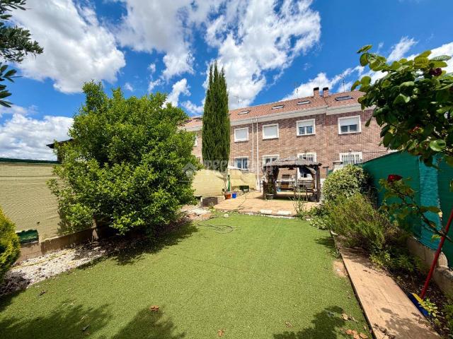 Casa adosada en Venta en Vallehermoso