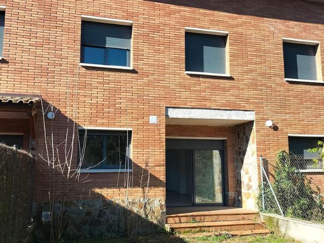Casa adosada en venta en Vallgorguina, de 150 m² 5 habitaciones por 341.000