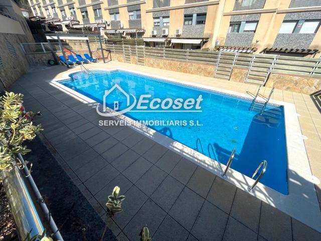 Casa adosada en venta en Vallirana. ADOSADA EN EL CENTRO DEL PUEBLO. Casas adosadas.