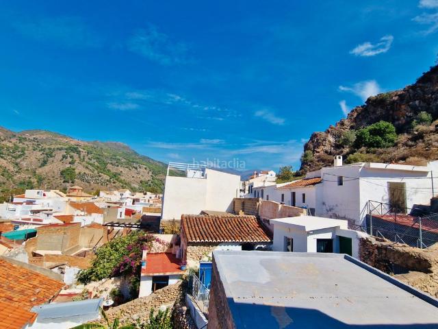 Casa adosada en venta en Vélez de Benaudalla. ¡Ocasión única! Casa con encanto y vistas de ensueño, ideal para invertir y crear tu proyecto soñado. Casas adosadas Vélez de.