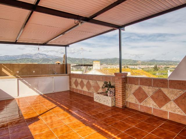 Casa adosada en venta en Vélez Málaga, Camino Viejo de Málaga. Casa de pueblo para entrar a vivir. Casas adosadas Vélez.