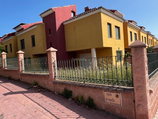 Casa adosada en venta en Vélez Málaga, El Limonar. Adosado en esquina ubicado en Urb. El Limonar. Casas adosadas Vélez.
