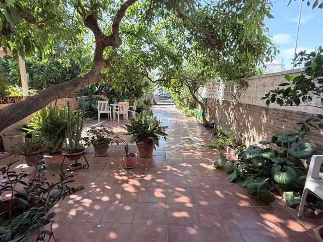 Casa adosada en venta en Vélez Málaga, El Limonar. Adosado en La Mata, a un paso de todos los servicios. Casas adosadas Vélez.