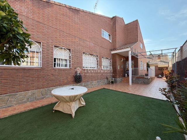 Casa adosada en Venta en Velilla de San Antonio