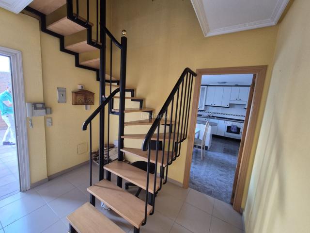 Casa adosada en venta en Velilla de San Antonio. REF. 25.137 EXCLUSIVO CHALET ADOSADO CON PISCINA PRIVADA Y AMPLIO JARDÍN EN VELILLA DE SAN ANTONIO MADRID. Casas adosadas Velilla de San.