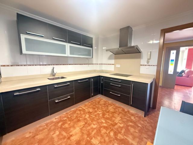 Casa adosada en venta en Venta de Baños. Casas adosadas Venta de.