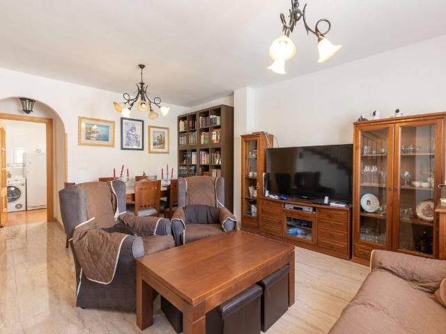 Casa adosada en Venta en Ventas de Huelma