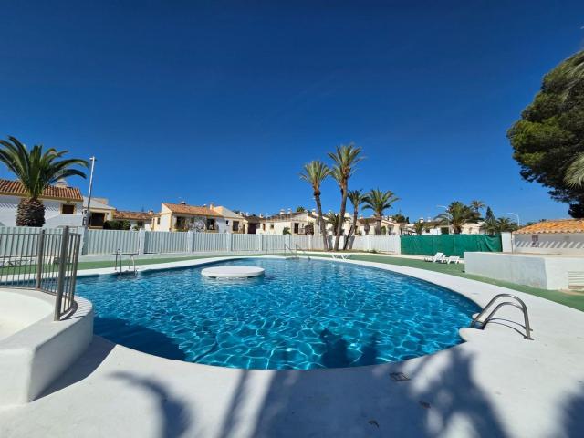 Casa adosada en venta en Vera, Las Marinas Pueblo Laguna. ADOSADO EN PRIMERA LÍNEA Vistas al Mar y Acceso Directo a la Playa en Vera. Casas adosadas.