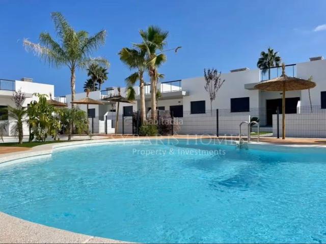 Casa adosada en venta en Verger el. ADOSADO EN EL VERGEL DE 2 DORMITORIOS CON JARDIN Y SOLARIUM. Casas adosadas Verger.