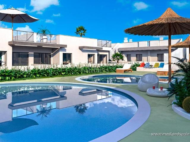 Casa adosada en venta en Verger el. Vivienda adosada de esquina de 3 dormitorios con jardín y solárium en El Verger. Casas adosadas Verger.