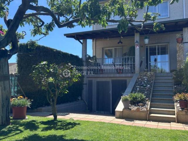 Casa adosada en Venta en Verín