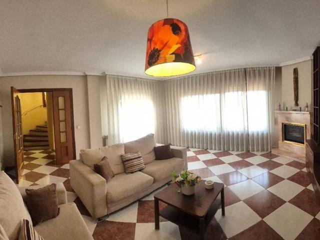 Casa adosada en Venta en Viana de Cega