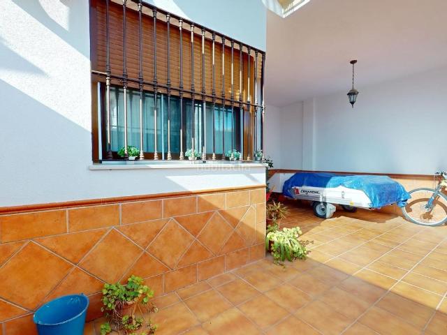 Casa adosada en venta en Victoria La. VIVIENDA UNIFAMILIAR DE 252 M2 TOTALMENTE LEGAL MUY CERCA DE CÓRDOBA. Casas adosadas Victoria.