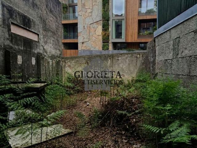 Casa adosada en venta en Vigo, As Travesas Balaidos. CASA ADOSADA A REFORMAR EN PLENO CASTRELOS!. Casas adosadas.