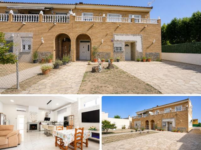 Casa adosada en venta en Vila seca, Vila seca Poble Costa Dorada. Casa con posibilidad de dos viviendas independientes y gran parcela en La Plana. Casas adosadas.