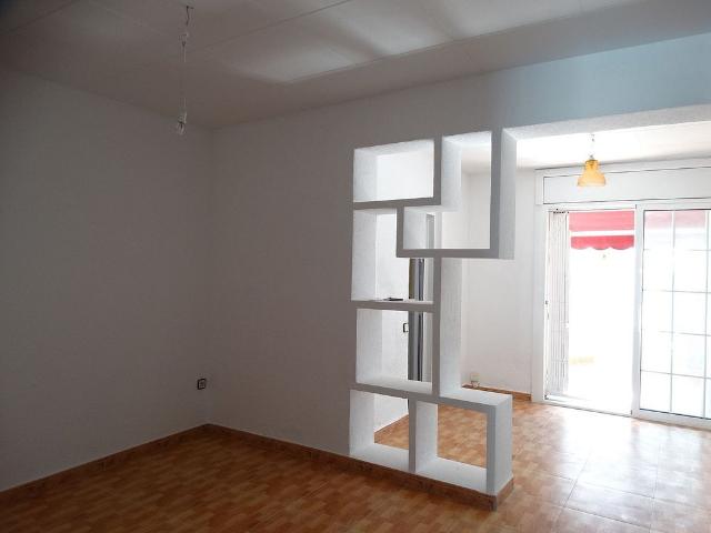 Casa adosada en venta en Vilanova i La Geltrú, de 107 m² 2 habitaciones por 298.000