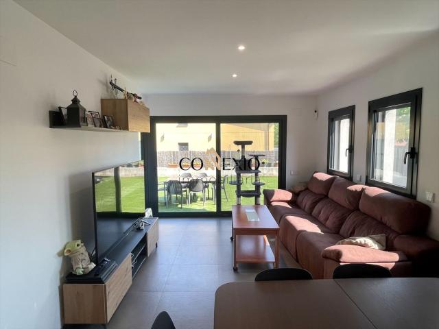 Casa adosada en venta en Vilablareix. Casa Esquinera en Vilablareix. Casas adosadas.