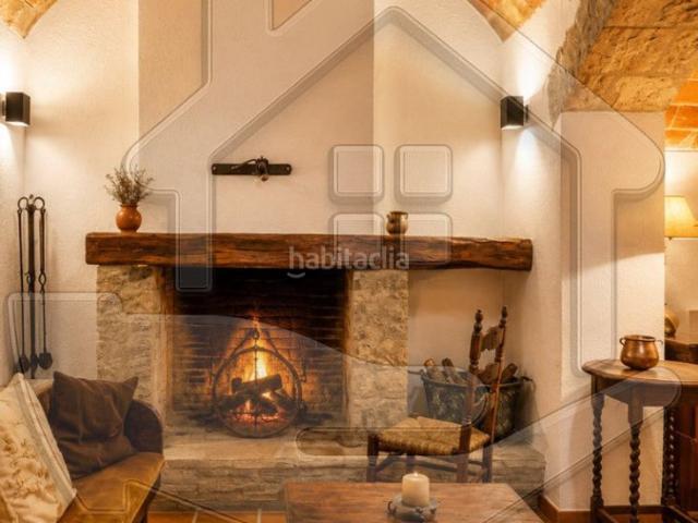 Casa adosada en venta en Vilablareix. Autentica casa de pueblo a Vilablareix a 5 km de Girona. Casas adosadas.