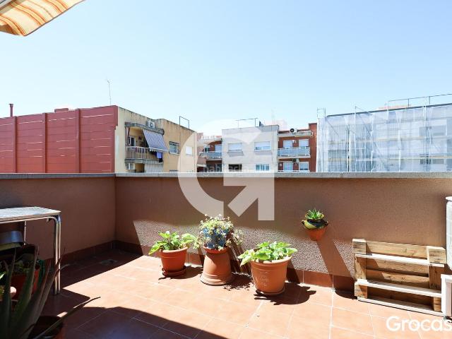 Casa adosada en venta en Viladecans, Torrent Ballester. CASA LUMINOSA CON TERRAZA Y PARKING!. Casas adosadas.