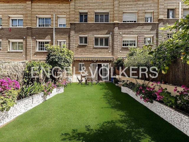 Casa adosada en venta en Viladecans, de 179 m² 5 habitaciones por 599.000
