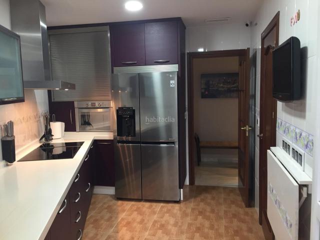 Casa adosada en venta en Villafranca de Córdoba. Magnifica casa de 130 m2 en Villafranca de Córdoba. Salón, cocina, despensa, aseo, tres dormitorios, dos baños, lavadero, patio. Casas adosadas.