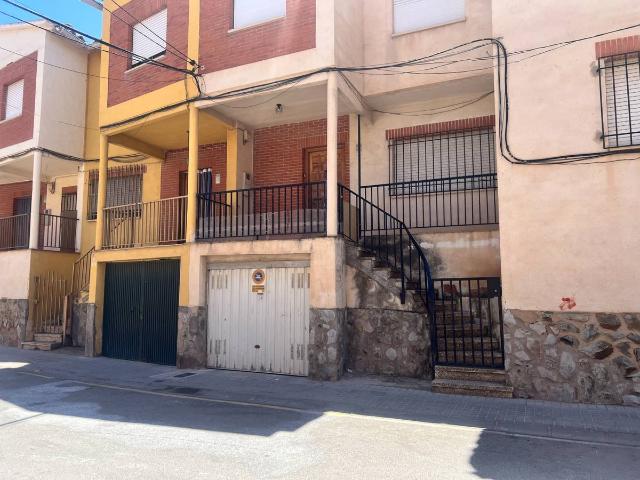 Casa adosada en Venta en Villafranca de los Caballeros