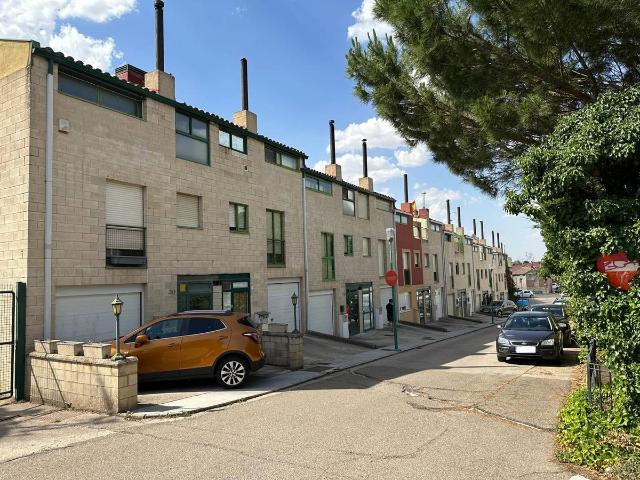 Casa adosada en Venta en Villagonzalo Pedernales