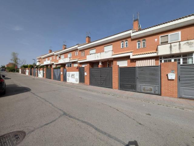 Casa adosada en Venta en Villalbilla pueblo
