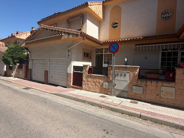 Casa adosada en Venta en Villalbilla pueblo