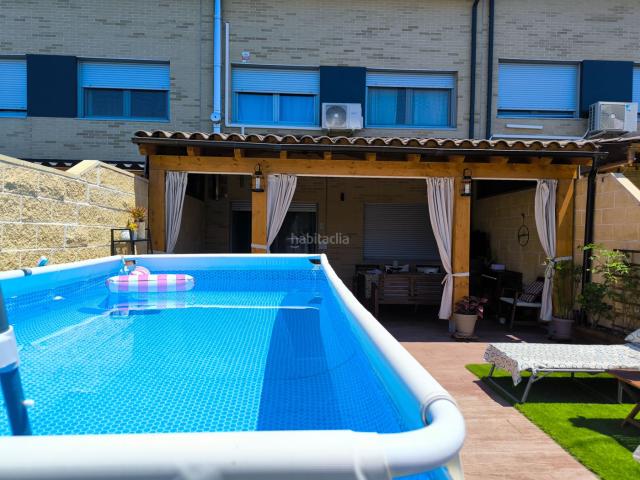 Casa adosada en venta en Villalbilla, Villalbilla Pueblo. Adosado en Mirador con jardín y piscina. Casas adosadas.