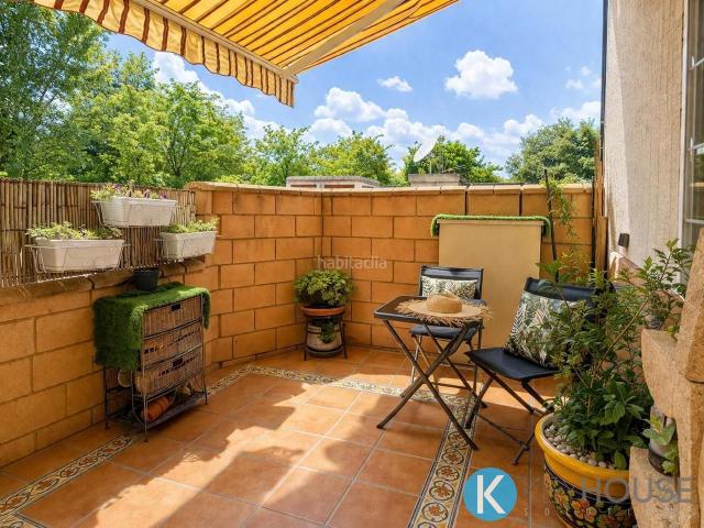 Casa adosada en venta en Villalbilla, Villalbilla Pueblo. Espectacular adosado en esquina, con jardín y zonas comunes. Casas adosadas.