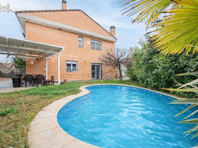 Casa adosada en Venta en Villamantilla
