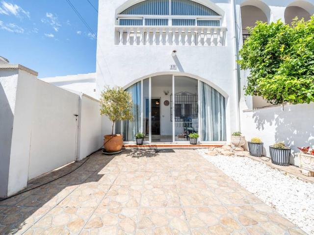 Casa adosada en Venta en Villamartín Las Filipinas