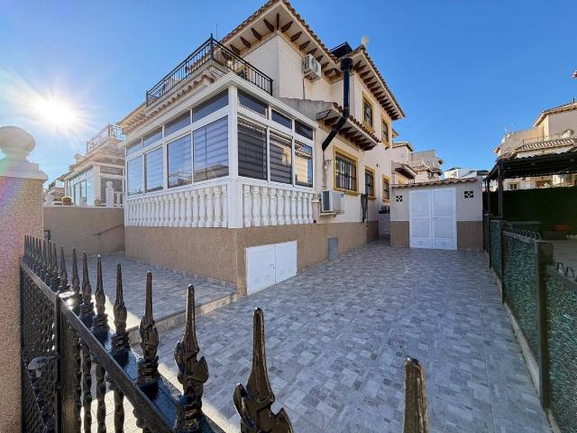 Casa adosada en Venta en Villamartín Las Filipinas